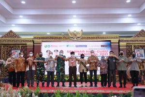 Buka Seminar Hari Guru Nasional dan Launching Duta Bahasa Inggris 2021/2022. (Foto : Humas Prov. Sumsel)