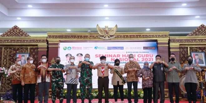 Buka Seminar Hari Guru Nasional dan Launching Duta Bahasa Inggris 2021/2022. (Foto : Humas Prov. Sumsel)