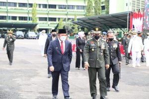 Hadiri Upacara Peringatan HUT TNI Ke 76 Tahun. (Foto : Humas Prov. Sumsel)