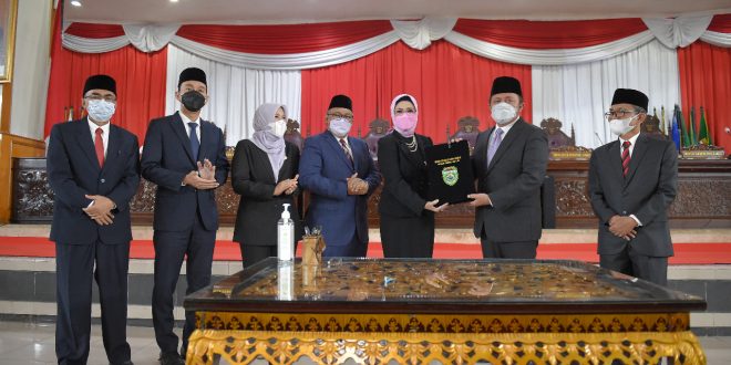 DPRD Prov. Sumsel Bersama Gubernur Sepakati KUA dan PPAS APBD Prov. Sumsel TA 2022. (Foto : Humas Dprd Prov. Sumsel)