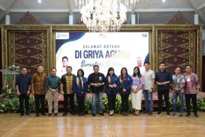 H. Herman Deru menerima kunjungan Ketua Umum Pengurus Pusat Pordasi seluruh Indonesia, Triwatty Marciano, di Griya Agung Palembang, Jumat (17/12) malam. (Foto : Humas Prov. Sumsel)