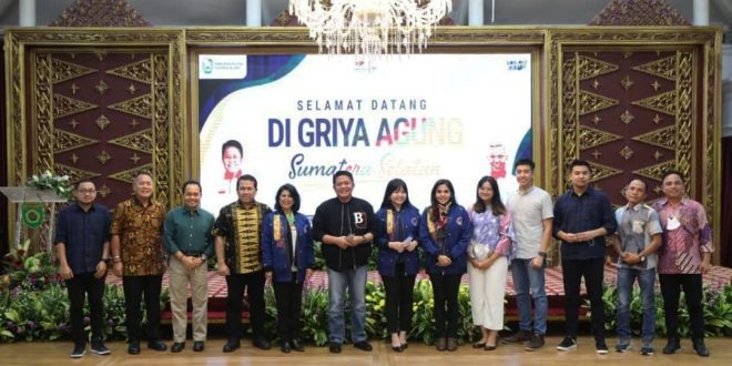 H. Herman Deru menerima kunjungan Ketua Umum Pengurus Pusat Pordasi seluruh Indonesia, Triwatty Marciano, di Griya Agung Palembang, Jumat (17/12) malam. (Foto : Humas Prov. Sumsel)