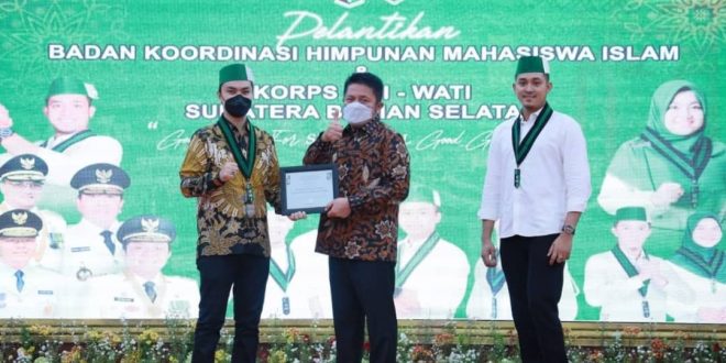 Gubernur Sumsel H.Herman Deru menghadiri acara pelantikan Badan Koordinasi (Badko) Himpunan Mahasiswa Islam (HMI) dan Korps HMI-Wati (Kohati) Sumbagsel periode 2021-2023, di Griya Agung. (Foto : Humas Prov. Sumsel)