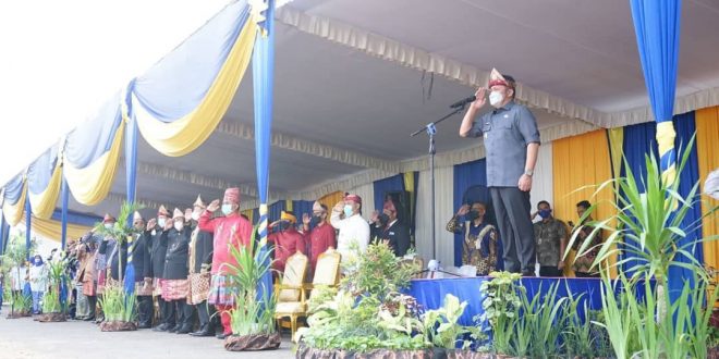 H. Herman Deru menjadi Inspektur upacara (Irup) pada Hari Bakti PU ke-76 tahun 2021. (Foto : Humas Prov. Sumsel)