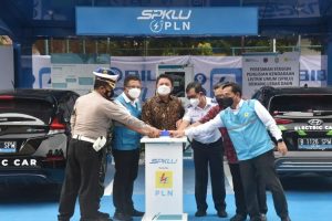 Resmikan SPKLU Demang. (Foto: Humas Prov Sumsel)