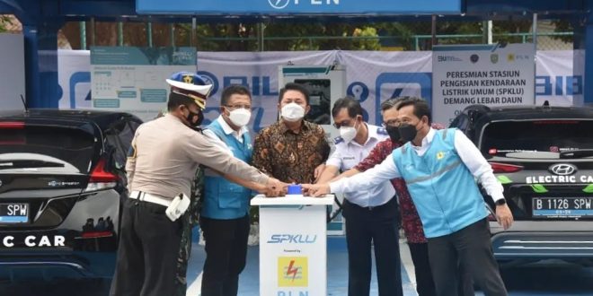 Resmikan SPKLU Demang. (Foto: Humas Prov Sumsel)
