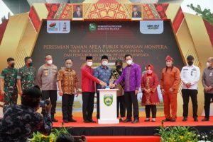 Gubernur Sumsel H. Herman Deru Resmikan Taman Area Publik Kawasan Monpera, Pojok Baca Digital Kawasan Monpera dan Pengukuhan Sat Pol Pp Unit Pariwisata Prov. Sumsel. (Foto : Humas Prov. Sumsel)