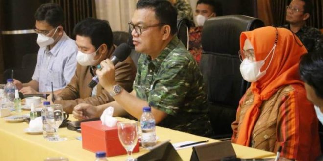 saat menghadiri acara Paparan Hasil Survei Kinerja Pemkab Empat Lawang di Hotel Swarna Dwipa, Palembang, hari Kamis tanggal 27 Januari 2022.