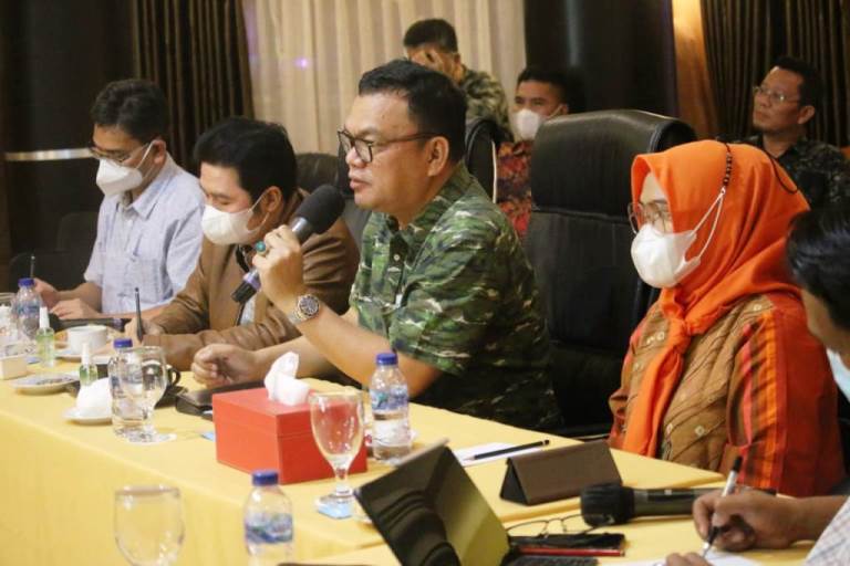 saat menghadiri acara Paparan Hasil Survei Kinerja Pemkab Empat Lawang di Hotel Swarna Dwipa, Palembang, hari Kamis tanggal 27 Januari 2022.
