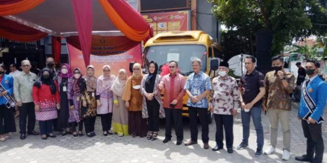 Eddy Santana dan Civitas STISIPOL Candradimuka