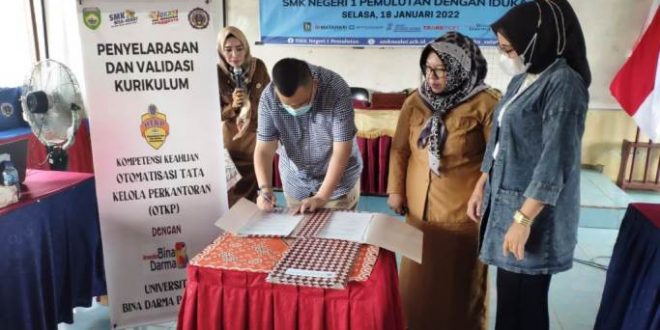 Universitas Bina Darma melakukan Memorandum of Understanding dengan Sekolah Menengah Kejuruan (SMK) Negeri 1 Pemulutan, Kabupaten Ogan Ilir, pada hari Selasa tanggal 18 Januari 2022.