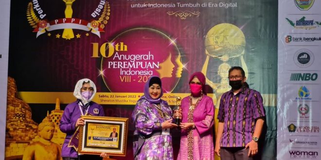 Menjadi Sumber Inspirasi, Anita Noeringhati Raih Anugrah Perempuan Indonesia