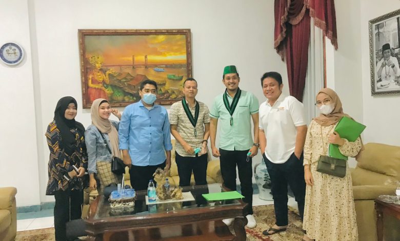 Pengurus Badan Koordinasi (Badko) Himpunan Mahasiswa Islam (HMI) Sumatera Bagian Selatan (Sumbagsel) melakukan pertemuan dengan Gubernur Sumatera Selatan (Sumsel), Herman Deru, pada hari Jum'at tanggal 21 Januari 2022.