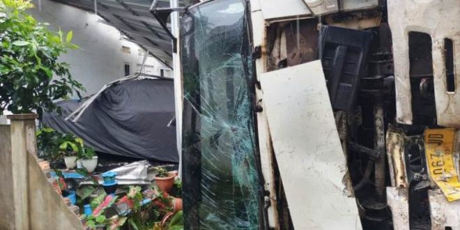 Truk Batubara Tabrak Rumah Warga, Dishub Lahat Diminta Evaluasi Usia Kendaraan