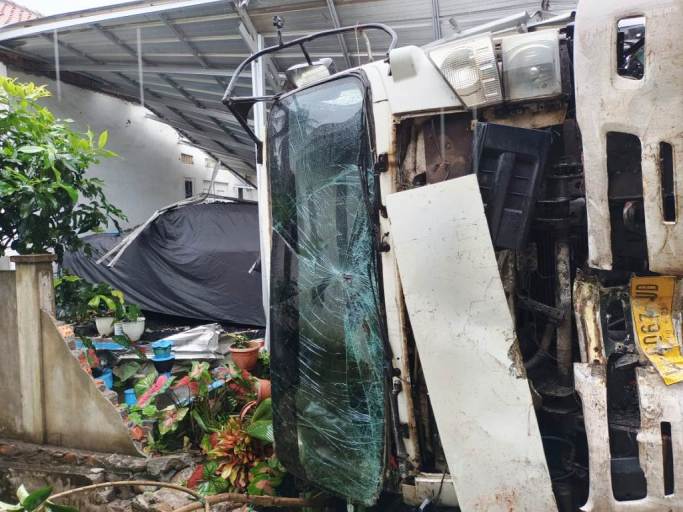 Truk Batubara Tabrak Rumah Warga, Dishub Lahat Diminta Evaluasi Usia Kendaraan