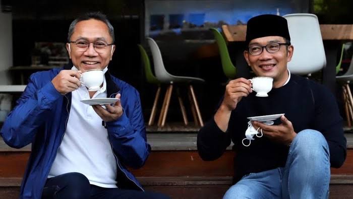 Ketua Umum DPP Partai Amanat Nasional, Zulkifli Hasan, dan Ridwan Kamil. (foto : detik.com)