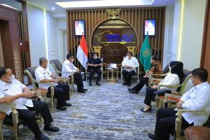 Gubernur Sumsel H. Herman Deru menerima kunjungan Kepala Kantor Wilayah (Kakanwil) Badan Pertanahan Nasional (BPN) Sumsel Drs. Pelopor M.Eng. Sc beserta rombongan. (Foto : Humas Prov. Sumsel)