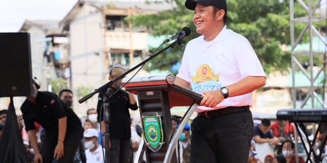 Gubernur Herman Deru Buka Festival Sungai Sekanak Lambidaro. (Foto : Humas Prov. Sumsel)