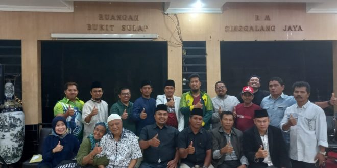 Ikatan Keluarga Minang (IKM) dan Angkatan Muda Minang (AMM) Kota Lubuklinggau menggelar Rapat Akbar di Ruangan Bukit Sulap Rumah Makan Singgalang