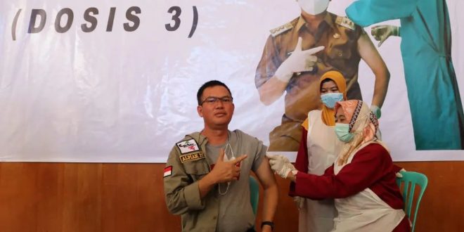 Wali Kota Pagar Alam Terima Booster Vaksin Dosis Ketiga