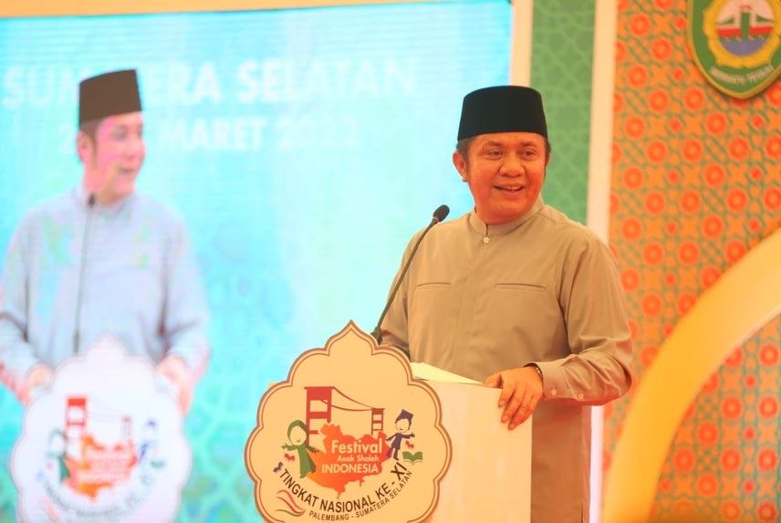 Menteri BUMN RI H. Erick Thohir dan Gubernur Sumatera Selatan (Sumsel) H. Herman Deru didampingi Ketum DPP BKPRMI, Said Aldi al Idrus dan Ketua BPKPRMI Sumsel Firdaus secara resmi menutup Festival Anak Soleh Indonesia (FASI) XI Tingkat Nasional Tahun 2022 yang ditandai dengan penekanan tombol sirine bertempat di Main Dinning Hall Jakabaring Sport City (JSC) Palembang, pada hari Minggu (27/3). (Foto : Humas Prov. Sumsel)