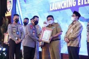 Gubernur H. Herman Deru disela-sela Launching ETLE Nasional Presisi tahap II bertempat di Hotel Wyndam Surabaya, pada hari Sabtu (26/3) siang. (Foto : Humas Prov. Sumsel)