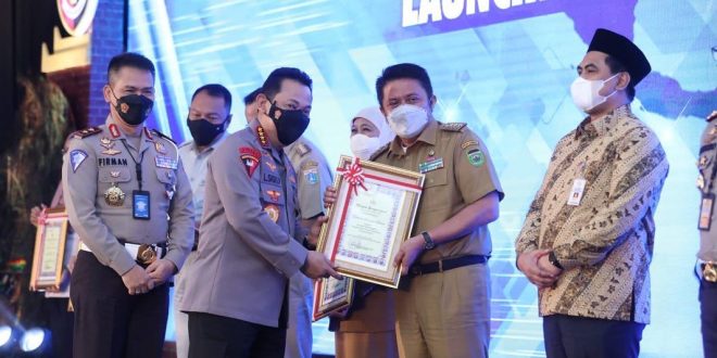Gubernur H. Herman Deru disela-sela Launching ETLE Nasional Presisi tahap II bertempat di Hotel Wyndam Surabaya, pada hari Sabtu (26/3) siang. (Foto : Humas Prov. Sumsel)