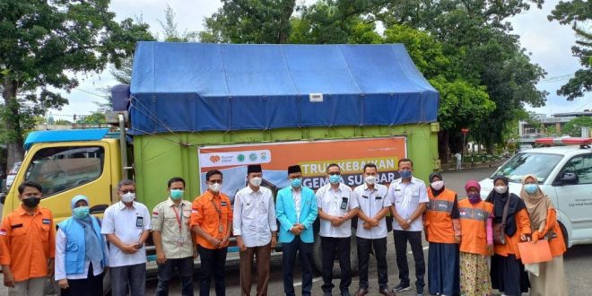Harnojoyo, Wali Kota Palembang, melepas keberangkatan Truk Kebaikan Rumah Zakat dari Kota Palembang pada hari Rabu tanggal 2 Maret 2022.