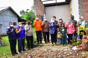 Bupati Musi Rawas, Hj. Ratna Machmud, Turun Langsung Bantu Korban Puting Beliung di STL Ulu Terawas