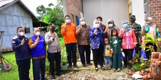 Bupati Musi Rawas, Hj. Ratna Machmud, Turun Langsung Bantu Korban Puting Beliung di STL Ulu Terawas