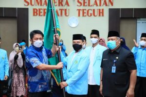 Gubernur Sumsel H. Herman Deru tak dapat menyembunyikan kegembiraannya saat melepas Khafilah Festival Anak Sholeh Indonesia (FASI) XI Tingkat Nasional Tahun 2022 Sumsel, di Auditorium Bina Praja, pada hari Kamis (24/3) pagi.