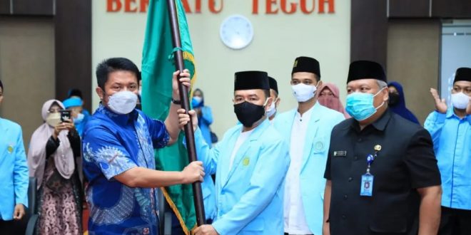 Gubernur Sumsel H. Herman Deru tak dapat menyembunyikan kegembiraannya saat melepas Khafilah Festival Anak Sholeh Indonesia (FASI) XI Tingkat Nasional Tahun 2022 Sumsel, di Auditorium Bina Praja, pada hari Kamis (24/3) pagi.