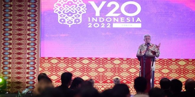 Wakil Gubernur Sumsel H. Mawardi Yahya saat membuka Kegiatan Youth 20 Pre Summit I 2022 Local Chapter South Sumatera yang diselenggarakan oleh International Youth Diplomacy (IYD) Local Chapter South Sumatera, bertempat di Ballroom Hotel Novotel Palembang, pada hari Sabtu (19/3). (Foto : Humas Prov. Sumsel)