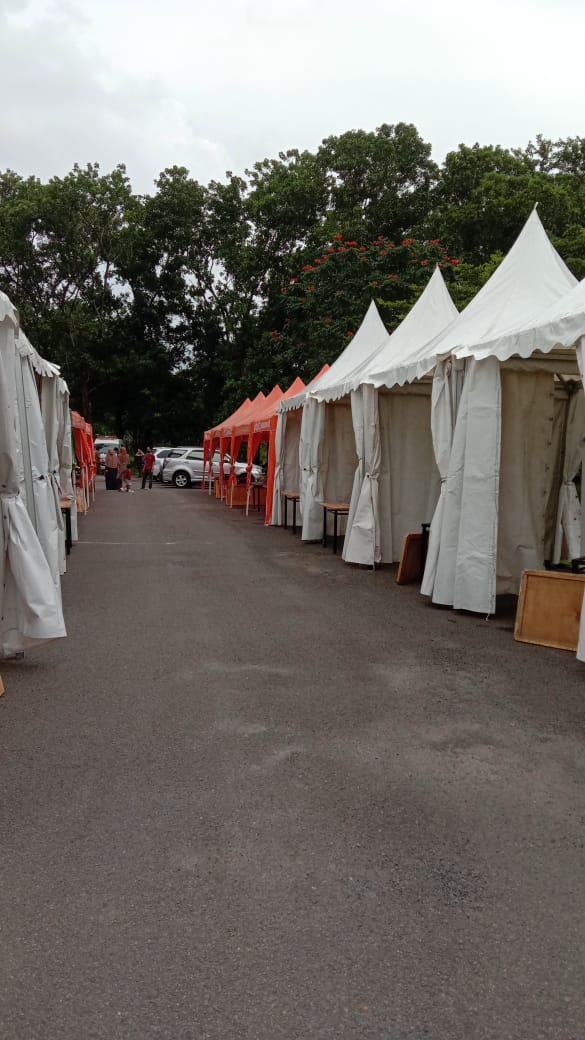 Suasana Stand Bazaar UMKM di MBA South Sumatera yang sepi pembeli pada hari Kamis tanggal 24 Maret 2022. (foto : refo)