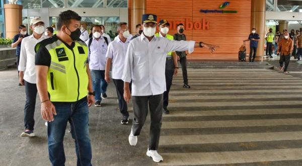 Menteri Perhubungan Republik Indonesia, Budi Karya Sumadi, melakukan kunjungan kerja ke Mandalika guna mengecek sarana dan prasarana transportasi pada hari Jum'at tanggal 18 Maret 2022. (foto : Kemenhub.go.id)