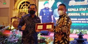 Wali Kota Lubuklinggau, SN Prana Putra Sohe, bersama Kepala Staf Angkatan Darat (KSAD) Republik Indonesia, Jenderal Dudung Abdurrachman.