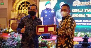 Wali Kota Lubuklinggau, SN Prana Putra Sohe, bersama Kepala Staf Angkatan Darat (KSAD) Republik Indonesia, Jenderal Dudung Abdurrachman.