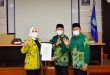 Bupati Kabupaten Musi Rawas, Hj. Ratna Machmud, foto bersama perwakilan Muhammadiyah setelah menerima SK Izin Pendirian Institut Teknologi Muhammadiyah Sumatera