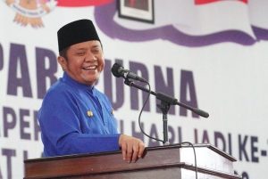 Gubernur Sumatera Selatan (Sumsel) H. Herman Deru didampingi Ketua TP PKK Sumsel, Hj Febrita Lustia HD menghadiri Sidang Paripurna Istimewa DPRD Kabupaten Empat Lawang Dalam Rangka Memepringati Hari jadi Ke-15 Kabupaten Empat Lawang yang berlangsung di Gedung Serbaguna Tebing Tinggi Empat Lawang, pada hari Rabu (20/4). (Foto : Humas Prov. Sumsel)