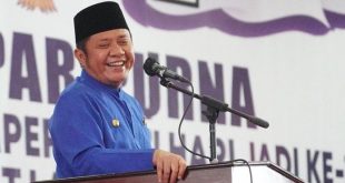 Gubernur Sumatera Selatan (Sumsel) H. Herman Deru didampingi Ketua TP PKK Sumsel, Hj Febrita Lustia HD menghadiri Sidang Paripurna Istimewa DPRD Kabupaten Empat Lawang Dalam Rangka Memepringati Hari jadi Ke-15 Kabupaten Empat Lawang yang berlangsung di Gedung Serbaguna Tebing Tinggi Empat Lawang, pada hari Rabu (20/4). (Foto : Humas Prov. Sumsel)