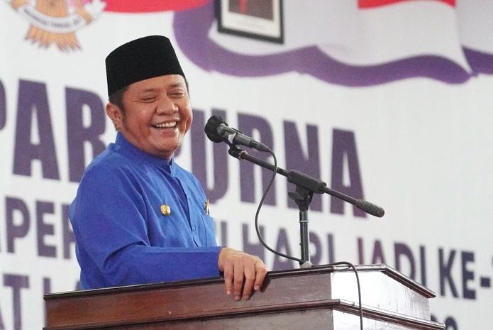 Gubernur Sumatera Selatan (Sumsel) H. Herman Deru didampingi Ketua TP PKK Sumsel, Hj Febrita Lustia HD menghadiri Sidang Paripurna Istimewa DPRD Kabupaten Empat Lawang Dalam Rangka Memepringati Hari jadi Ke-15 Kabupaten Empat Lawang yang berlangsung di Gedung Serbaguna Tebing Tinggi Empat Lawang, pada hari Rabu (20/4). (Foto : Humas Prov. Sumsel)