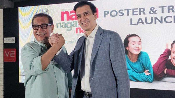 Deddy Mizwar dan Manoj Punjabi saat perilisan poster dan trailer film 'Naga Naga Naga' di MD Place, Jakarta Selatan, hari Kamis tanggal 21 April 2022. (foto : Tribunnews.com/Bayu Indra Permana)