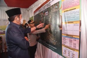 H. Herman Deru saat peninjauan arus mudik di gerbang tol Kayuagung OKI, pada hari Jum'at (29/4). (Foto : Humas Prov. Sumsel)