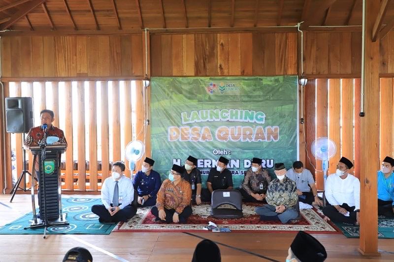 Kembali bapak pembangunan Sumsel tersebut melaunching Desa Qur'an yang merupakan gagasan dari Yayasan Rumah Tahfidz Yatim Duafa (RTYD) Palembang, pada hari Kamis (14/4). (Foto : Humas Prov. Sumsel)