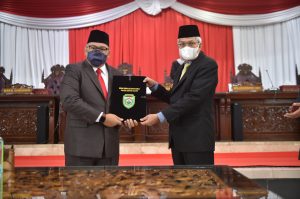 DPRD Prov. Sumsel sepakati 2 Rancangan Peraturan Daerah (Raperda) usulan eksekutif dalam Program Pembentukan Peraturan Daerah (Propemperda) tahun 2022 pada Paripurna ke XLV (45) dengan agenda penjelasan Badan Pembentukan Peraturan Daerah (Bapemperda) tentang perubahan dan penambahan Propemperda Prov. Sumsel tahun 2022. (Foto : Humas DPRD Prov. Sumsel)