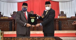 DPRD Prov. Sumsel sepakati 2 Rancangan Peraturan Daerah (Raperda) usulan eksekutif dalam Program Pembentukan Peraturan Daerah (Propemperda) tahun 2022 pada Paripurna ke XLV (45) dengan agenda penjelasan Badan Pembentukan Peraturan Daerah (Bapemperda) tentang perubahan dan penambahan Propemperda Prov. Sumsel tahun 2022. (Foto : Humas DPRD Prov. Sumsel)