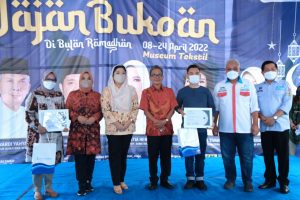 S. A Supriono resmi menutup Kegiatan Festival Ramadhan Jajan Bukoan yang digelar sejak 8 April 2022 di Museum Tekstil, dan berakhir pada hari Minggu (24/4) sore. (Foto : Humas Prov. Sumsel)