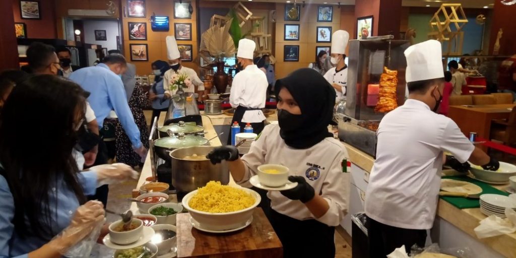 Suasana Buka Puasa di Hotel Aryaduta Palembang. (foto : Herdi Sulestyo / MusiNews.id)