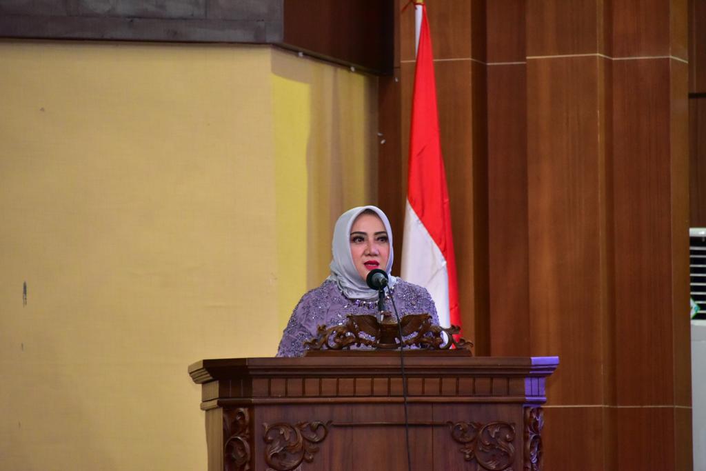Bupati Kabupaten Musi Rawas, Hj. Ratna Machmud, saat peringatan HUT ke 79. (foto : Febri)