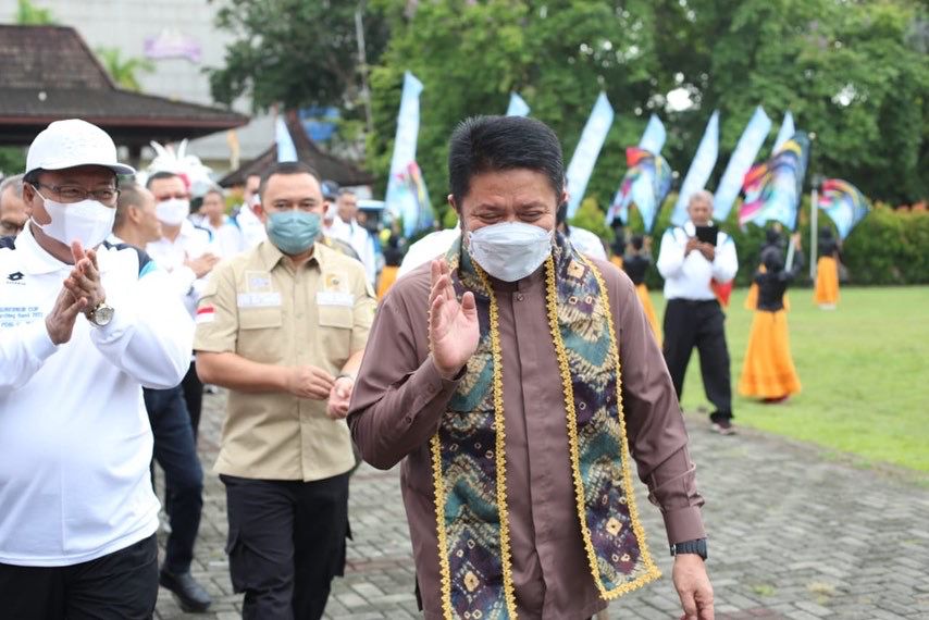 Mengawali agenda kerjanya di akhir pekan, pada hari Sabtu (28/4) pagi Gubernur Sumsel H. Herman Deru membuka Kejuaraan Terbuka Gubernur Cup Persatuan Drum Band Indonesia (PDBI) Provinsi Sumsel. (Foto : Humas Prov. Sumsel)